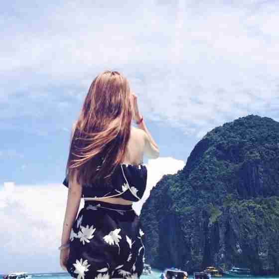 海岛女神背影图片
