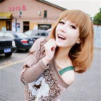 非主流可爱女孩微信头像_天真可爱玩耍的孩子