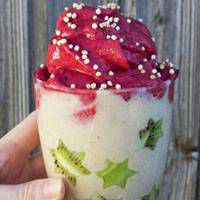 夏天吃货的最爱 冰激凌吃在嘴里凉在肚子内