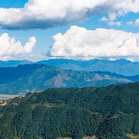 云南云峰山自然风景头像图片 山高谷深，陡峭险