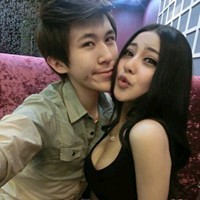 接吻的图片两个人在一起的情侣头像_不喜欢，欣