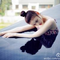 水中女生头像 十足的女神范水中女生头像 穿着花