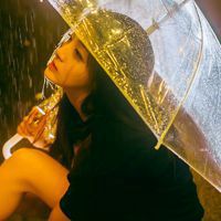 女生打伞伤感头像 一个人在雨中寂寞孤独着