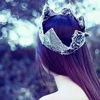 戴皇冠的女生头像 头戴皇冠的女生头像好看的