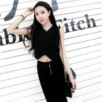 飘逸清爽街拍时尚美女头像图片 长发自然垂落