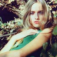 长发飘飘唯美动人的女生头像 优雅知性于一体的