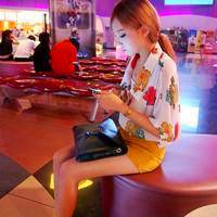 时尚长发有点小女人的娇俏气质潮流女生头像