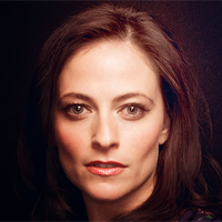 英国演员劳拉·普沃微信头像_ Lara Pulver小姐