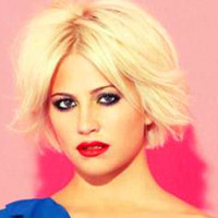 英国年轻的90后创作女歌手:皮克茜·洛特性感微信