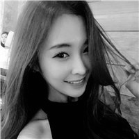 百搭时尚飘逸范黑白女生头像 我最喜欢戴眼镜的