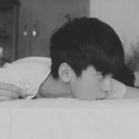 微信男生灰白色头像 戴草帽子的90后小帅哥哥了 微信男生灰白色头像 戴草帽子的90后小帅哥哥了