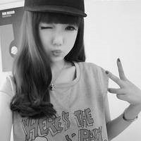 自信骄傲的黑白女生头像 自由的女人