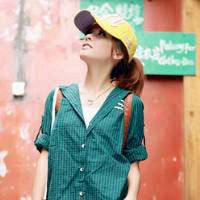 很有气质糖果色自然大方高雅的大眼美丽的女生