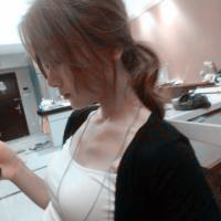 十分时尚的阿宝色女生头像 长发女生的最爱