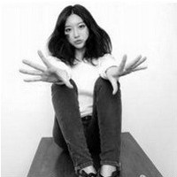 全剖是超刁、超拽的女生超伤感黑白微信头像图