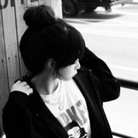 看到帅哥人不醉心自醉的微信黑白傲气头像女生