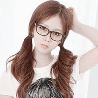 着装一样 长的一样美丽大方的阿宝色姐妹头一左