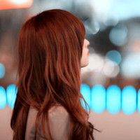 弧度感十足的lomo风格微信头像女生_美丽大方个性