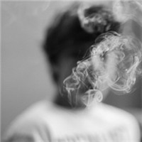 黑白男生伤感头像帅气一個閃光的時刻