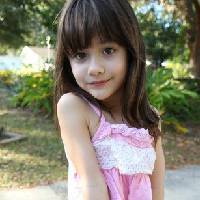 可爱萌小女孩旳头像_天真的 小嘴儿像一颗含苞欲 可爱萌小女孩旳头像_天真的 小嘴儿像一颗含苞欲