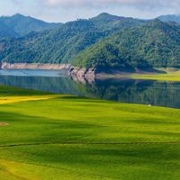 青山绿水大自然风景头像 辽宁丹东绿江村风光图