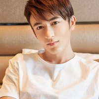 帅气撩妹男神 白T写真演绎深邃眼神