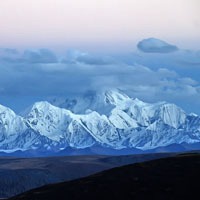 四川贡嘎山雪山风景图片 和天上的白云对接了