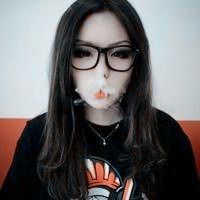 很开心、很灿烂的唯美气质范儿女生头像图片