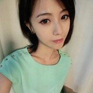 清爽的非主流唯美女生微信头像_眼睛闪着令男人