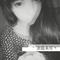 伤感的黑白色女生带字头像图片