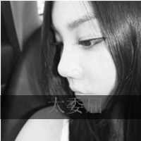 伤感的黑白色女生带字头像图片