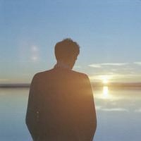 唯美伤感的意境背影男生头像