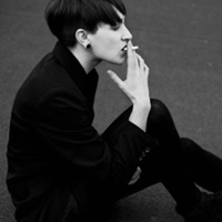 伤感的微信灰色男生头像