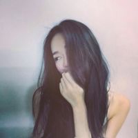 浅笑低敛眸 微信头像女生小清新长发