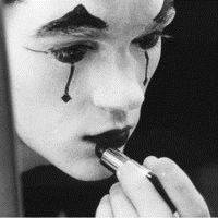 伤心哭泣的流泪小丑头像