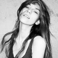 黑白唯美伤感女生图片