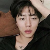 很帅的微信头像_很帅很酷的男生