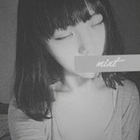 女生黑白伤感带字头像 谁许谁一世繁华