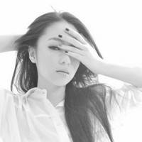 黑白唯美伤感女生图片