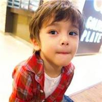 混血帅气小男孩头像 可爱混血的帅气小男孩