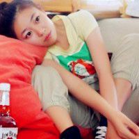 穿红色衣服非主流女生头像