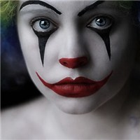 伤心哭泣的流泪小丑头像