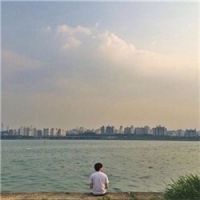 微信头像男唯美意境 海很蓝心放空