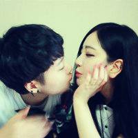 动作亲昵的非主流情侣头像图片