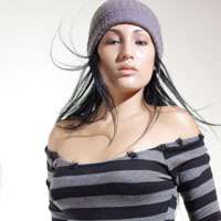 微信头像女生露肩 女生露肩性感迷人