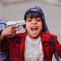 拿枪指着自己的头像