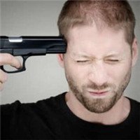 拿枪指着自己的头像