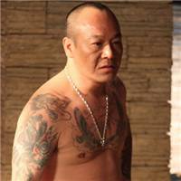 微信黑社会霸气头像_混混模样霸气黑社会帅小伙