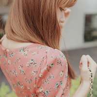 唯美小碎花风格女生头像图片 梦见碎花如雨随风飞