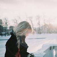 会心微笑唯美女生头像